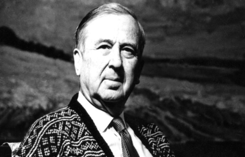 Він приховав і власну дату народження?..