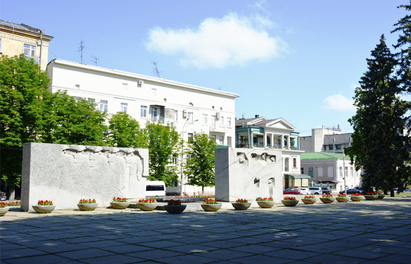 Меморіальний комплекс на Соборній площі Дніпра