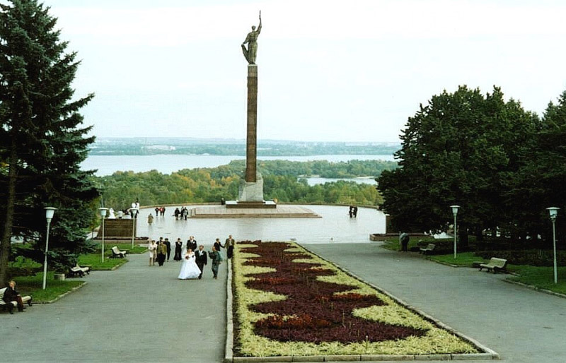 Історія Пам’ятника над Дніпром