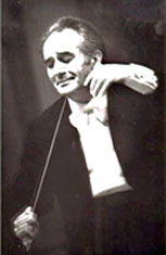 Г. Карапетян під час концерту // https://vidchuy.dp.ua/dyryhent Г. Карапетян під час концерту // https://vidchuy.dp.ua/dyryhent