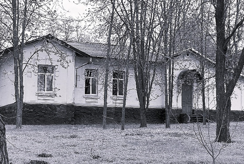 Будинок для персоналу з квартирою В.С. Татаринова. Фото авторки 