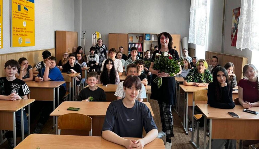 Презентація тритомника «Думки з тамбура» в Дніпровській гімназії №58
