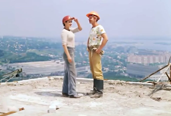 Наталя Сумська, В. Кузнєцов на тлі панорами ж/м «Перемога» // https://www.facebook.com/groups/yadnepr/posts/9342144005817870/ Наталя Сумська, В. Кузнєцов на тлі панорами ж/м «Перемога» // https://www.facebook.com/groups/yadnepr/posts/9342144005817870/