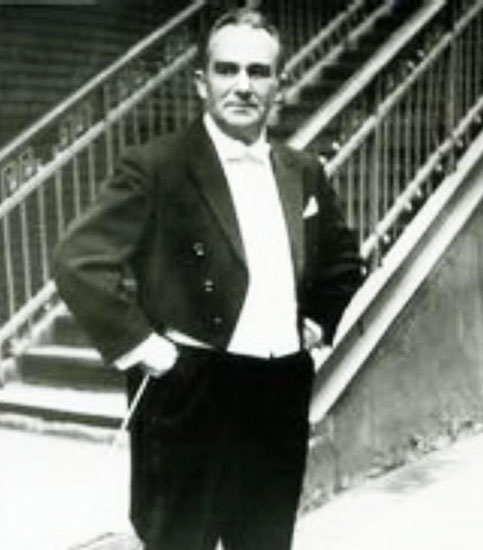 Дириґент після концерту // https://vidchuy.dp.ua/dyryhent Дириґент після концерту // https://vidchuy.dp.ua/dyryhent