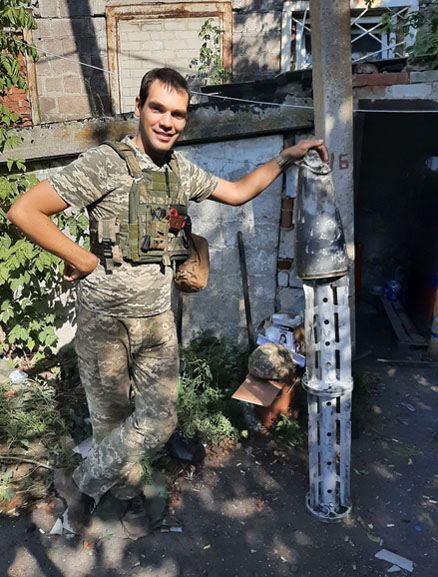 Військовий лікар Олексій Різниченко на передовій російсько-української війни Військовий лікар Олексій Різниченко на передовій російсько-української війни
