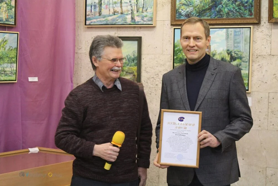 Валентин Назаренко, Андрій Пікуш // https://d1.ua/u-dnipri-vidkrylas-vystavka-myttsya-yakyj-uvichnyv-v-farbah-pejzazhi-nashogo-mista