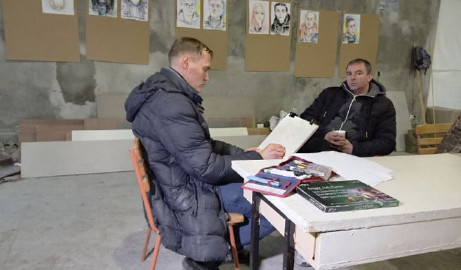 В. Назаренко з волонтером Юрієм.– https://suspilne.media/dnipro/217577-a-ne-sukau-modelej-u-dnipri-hudoznik-malue-portreti-volonteriv/