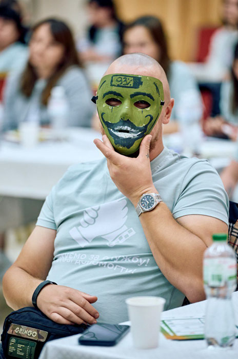 «Зробив маску, яка відображає мій психологічний стан при роботі з іншими ветеранами. Мощун (Київська обл), 2025