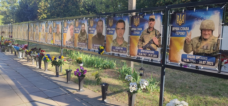 Вигляд Алеї Слави з правої сторони