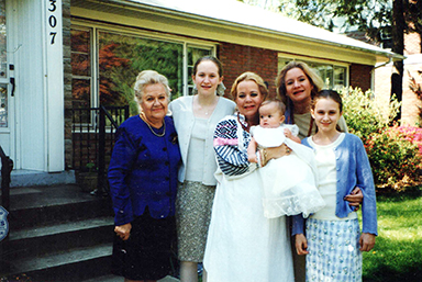 Олена Козар (ліворуч) з доньками та онучками в США. 1998, серпень