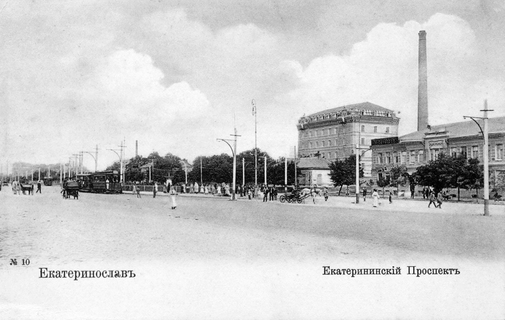 Млин Тіссена у Катеринославі (на задньому плані, 5 поверхів)