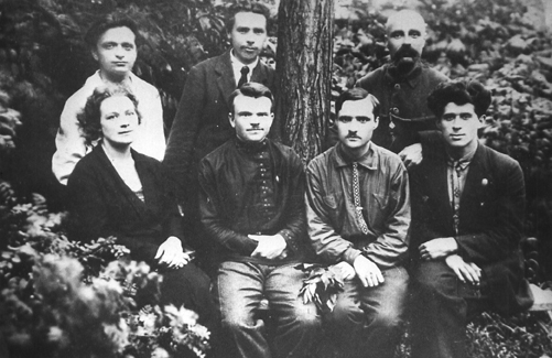 Редактор Іван Ткачук (сидить другий праворуч)