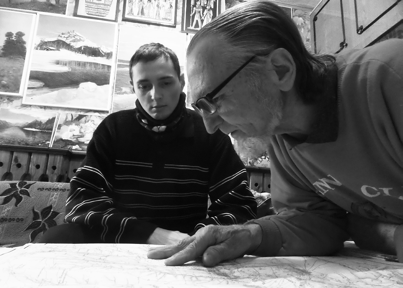 Разом із Володимиром Кононовичем вивчаємо місцевість острова Городище (Томаківка) на старовинній карті Шуберта XIX ст. 3.2.2017 р.