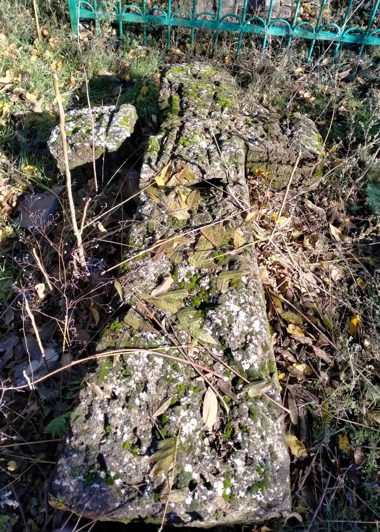 Серед місцевого населення є припущення, що це може бути хрест священникові, 01.11.2022