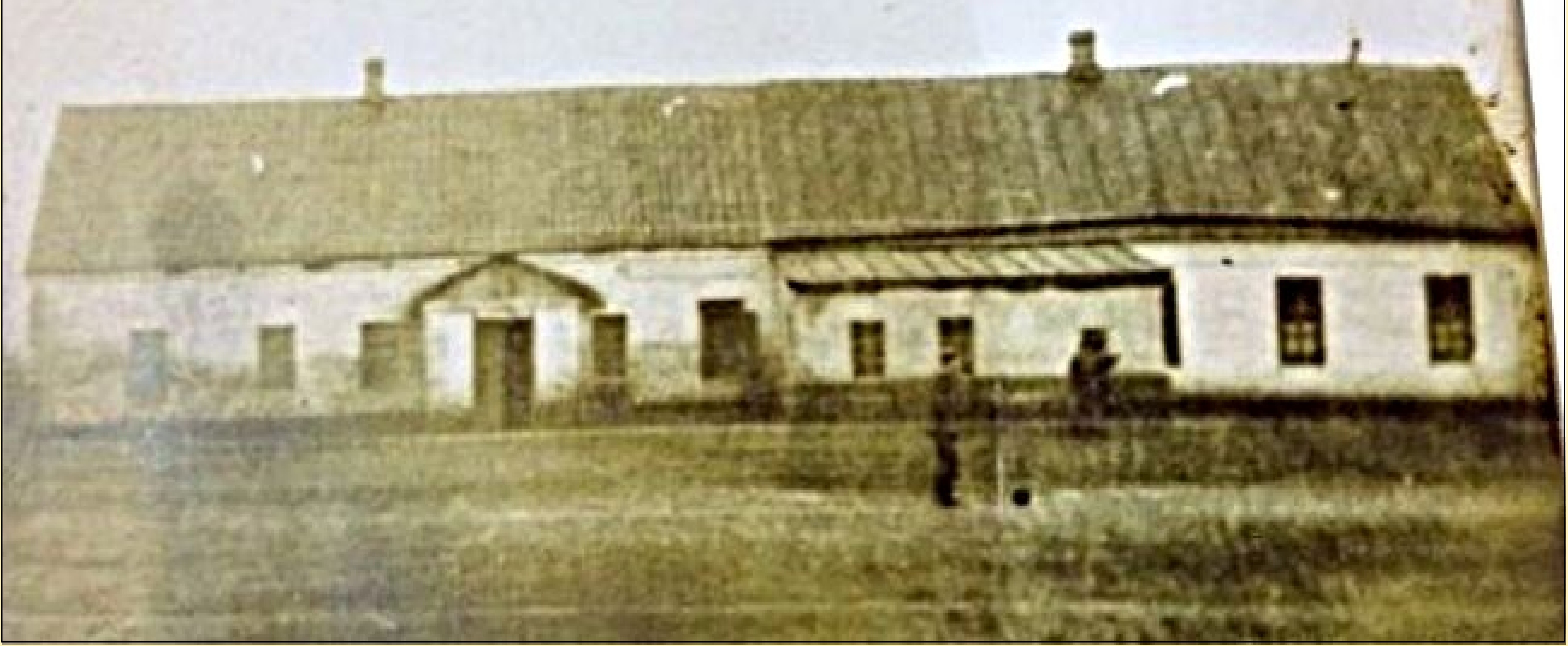 Менонітські стайні на хуторі Приют. Світлина А. Дубовика, 1970-ті рр. На той час там знаходилось основне приміщення місцевої радянської школи-восьмирічки. Будівля не збереглася