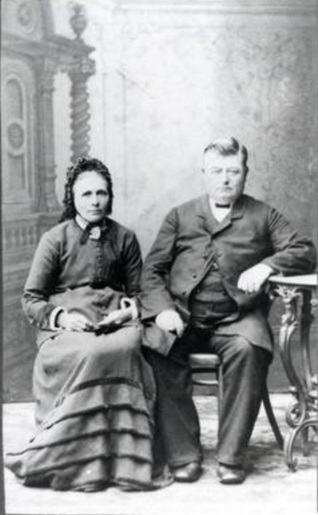 Генріх Г. Пленерт з дружиною Хеленою (Гільдебрандт), світлина 1880-х рр., з фондів Архіву менонітської спадщини у Вінніпезі, провінція Манітоба, Канада. Heinrich & Helena Plenert - Mennonite Archival Information Database
