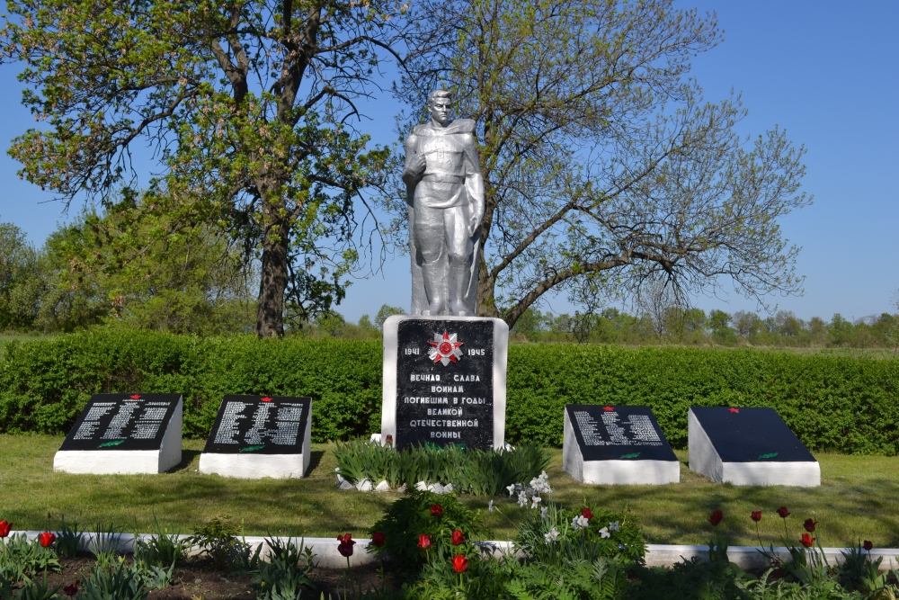 Меморіал землякам, які загинули на фронтах Другої світової війни. 23 меморіальні дошки // https://elizarivska.gromada.org.ua/album/783/