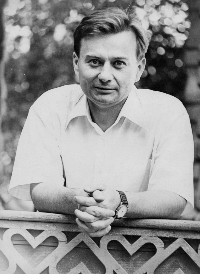 Біля будинку Д. Яворницького, 1995