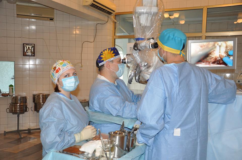 У Мечникова 56-річному пацієнтові видалили гігантську пухлину. 2015 р.