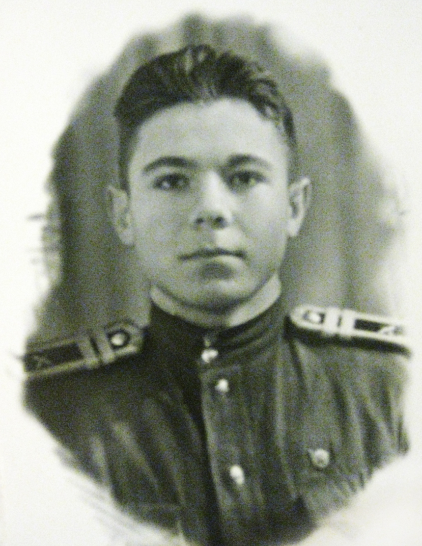 Володимир Недобєжкін – курсант артилерійського училища.
