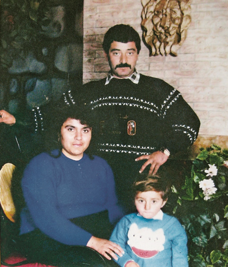 Маленький Сергій (Самвел) та його батьки. Фото з архiву сім’ї Нігоян.