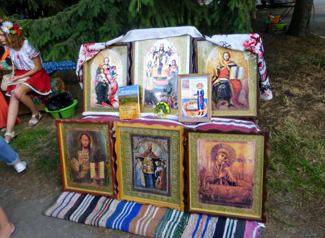 Відреставровані копії козацьких ікон на фестивалі «Щасливі діти - щаслива громада» у с. Солоному