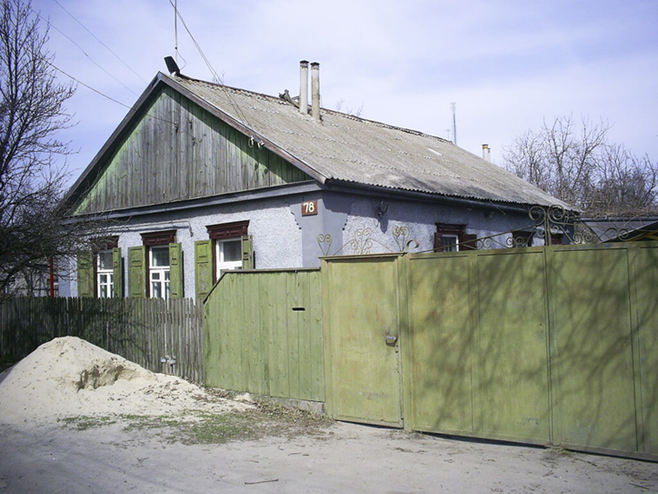 Будинок Т.Г. Устименко. Тут розміщувалася «підпільна школа //http://www.gazetadp.com.ua/istorii-starogo-amura-podpolnaya-uchitelnica/