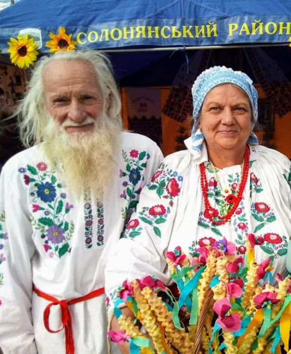 В.Н. Івченко і Н.І. Семенова на «Петриківському дивоцвіті» у. с. Петриківка