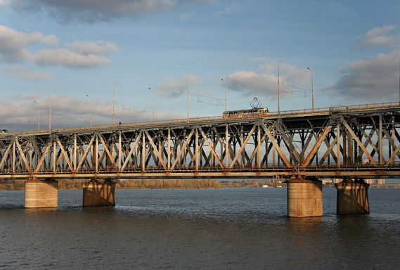 Сучасний вигляд Амурського мосту. Фото:https://tov-tob.livejournal.com/26738.html