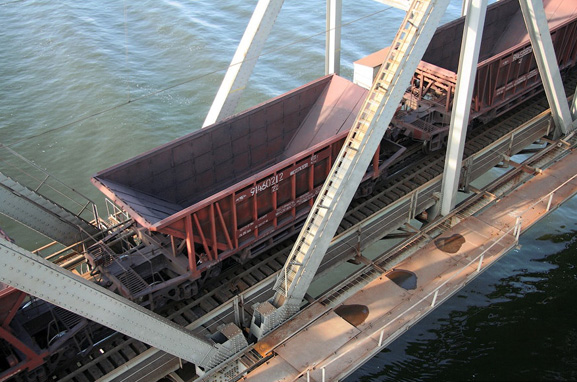 Сучасний вигляд Амурського мосту. Фото:https://tov-tob.livejournal.com/26738.html