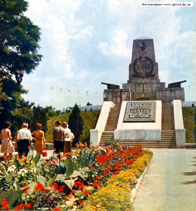 Ансамбль площі перед машинобудівним заводом