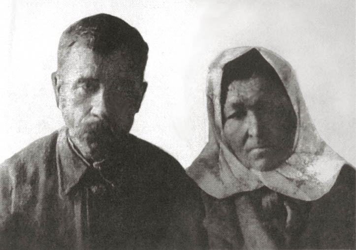 Батьки Миколи Ісаєнка Хома Григорович та Акулина Савеліївна. 