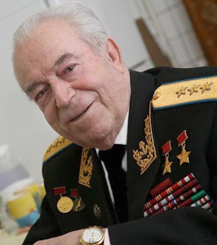 В.І. Попков, генерал-лейтенант авіації // http://redstar.ru/lyotnyj-pozyvnoj-maestro/