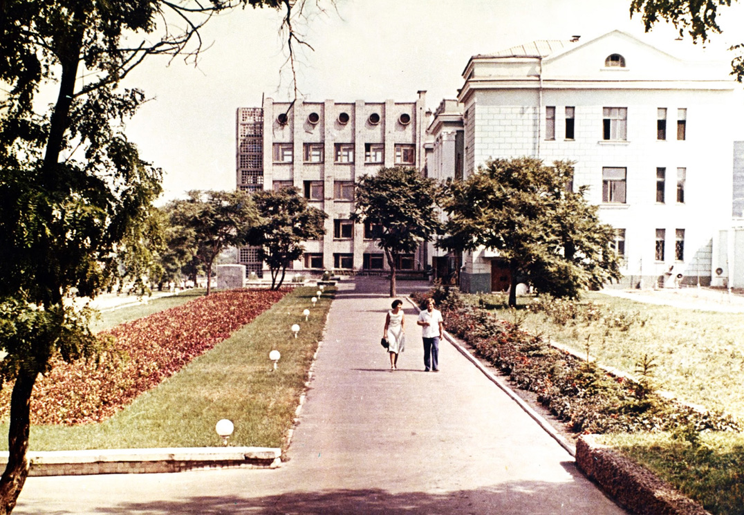 Заводоуправління, 1981 р. // http://bonum-urbis.blogspot.com/2018/07/70.html