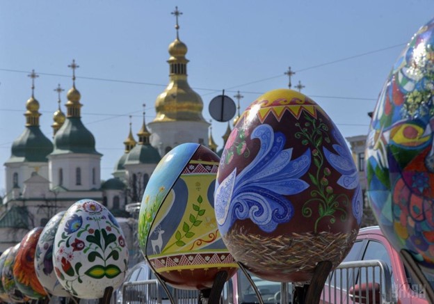 Фестиваль писанок у Києві. 2017 //https://www.slovoidilo.ua/2018/04/06/novyna/suspilstvo/sofijskij-ploshhi-kyyevi-startuvav-festyval-pysanok-foto