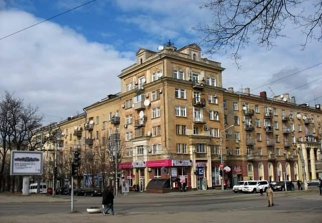 Будинок, в якому був розташований кінотеатр «Жовтень», 2013 р. //https://vesti.dp.ua/kak-v-dnepre-sozdavalsya-dom-specialistov/