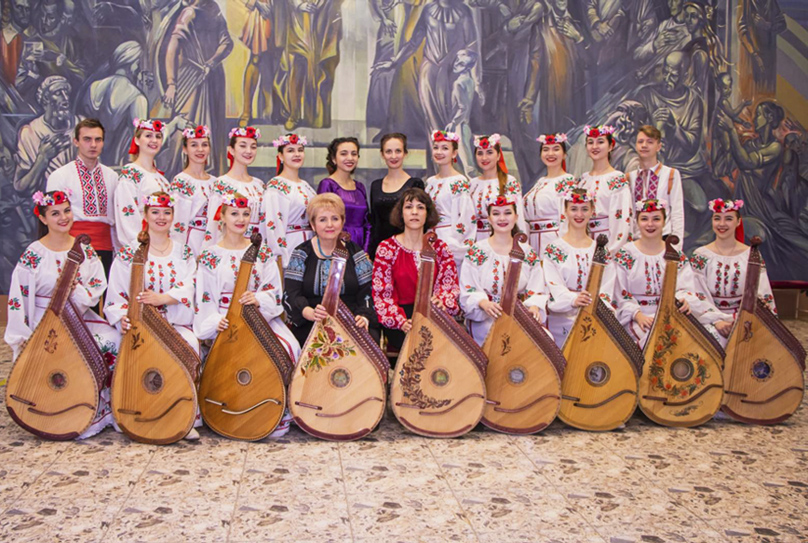 Ансамбль «Чарівниці», С. Овчарова, М. Березуцька // https://www.dnipro.libr.dp.ua/charivnici_bandurka