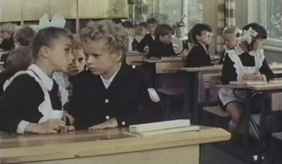 Шкільний урок, кадр із фільму // https://www.056.ua/news/3049292/gorod-cerez-prizmu-kinoplenki-filmy-snatye-v-dnepre 