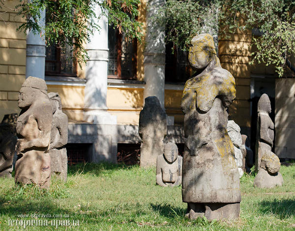 Кам'яні баби