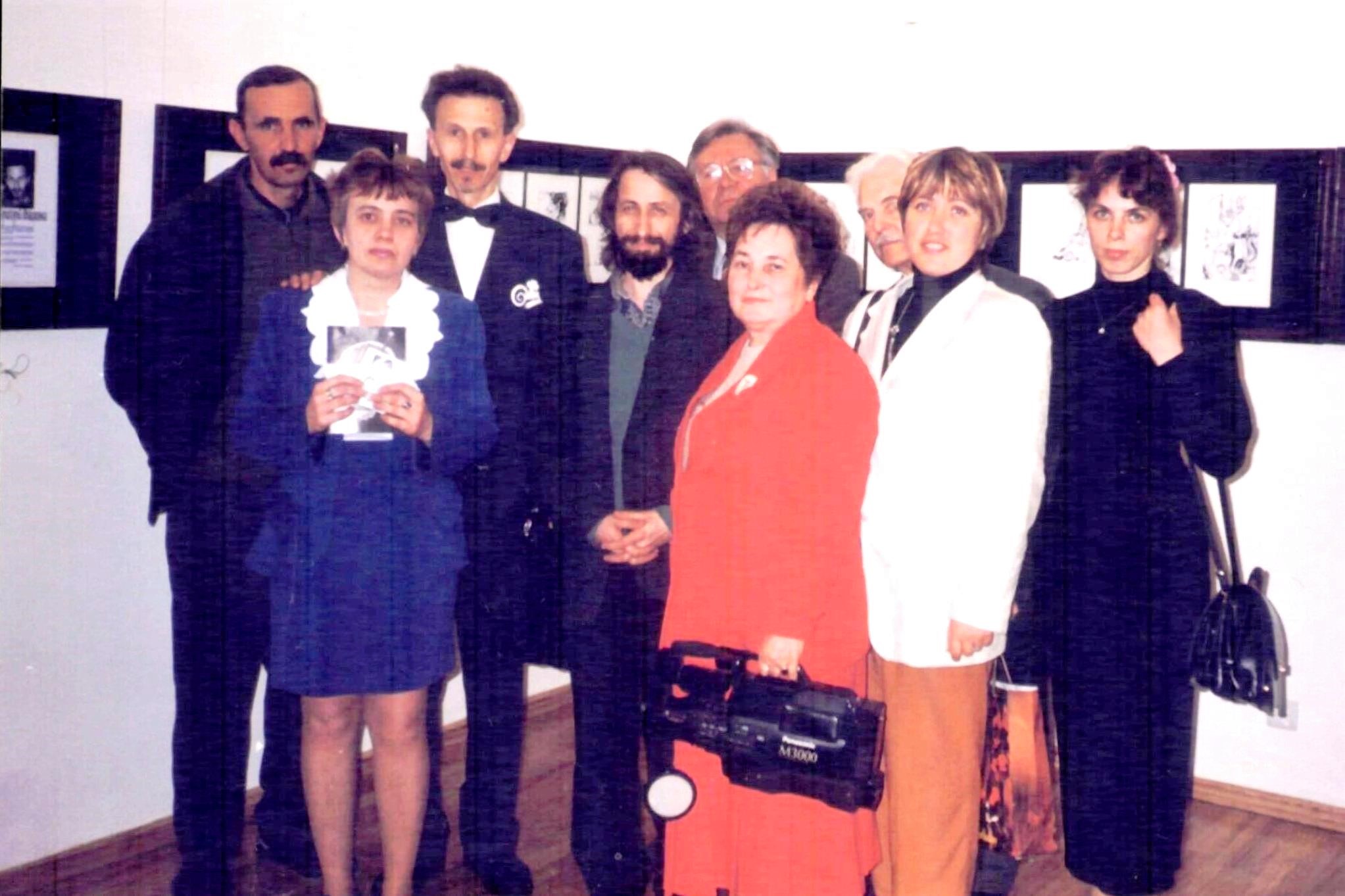 З краєзавцями в «Літературному музеї», 1997