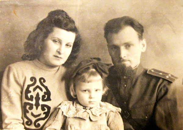 Константинова Ірина з чоловіком і донькою. Фото: https://aumaster.com.ua/gallery/irina-konstantinova