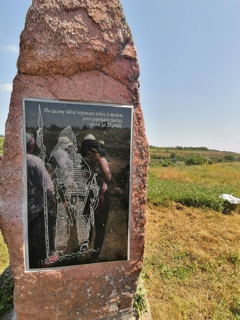 Кам’яна стела доби бронзи. Токівське. Фото: https://www.facebook.com/photo/?fbid=2742246739399530&set=pcb.2742253012732236